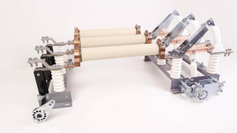 Выключатель нагрузки ВНАп(Л)-10/630-20зп УХЛ2 полиамид в комплекте с приводами и вилками (в комплекте установлены держатели под патроны предохранителей типа ПКТ-102, патроны предохранителей в комплект не входят) 