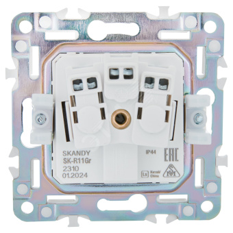 SKANDY Розетка 1-местная с заземлением с защитными шторками и крышкой 16А IP44 SK-R11Gr серый IEK