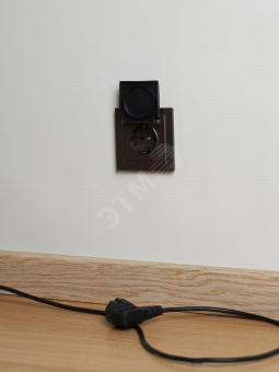 BRITE Розетка с заземлением с защитными шторками и крышкой 16А IP44 РСбш10-3-44-БрТБ темная бронза