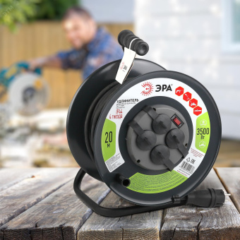 Удлинитель силовой RMx-4es-3x2.5-20m-IP44(KG) на м. катушке c/з 4 гн2 0м КГ 3х2.5 RMx-4es-3x2.5-20m-IP44(KG)